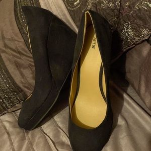 Apt 9 black suede wedges